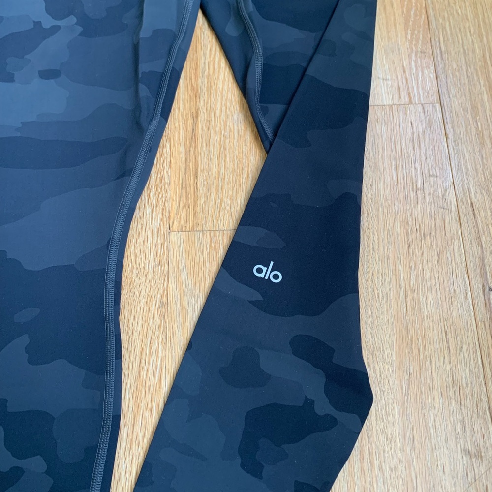 Alo High-Waist Camo Vapor Legging - Picture 2 of 3